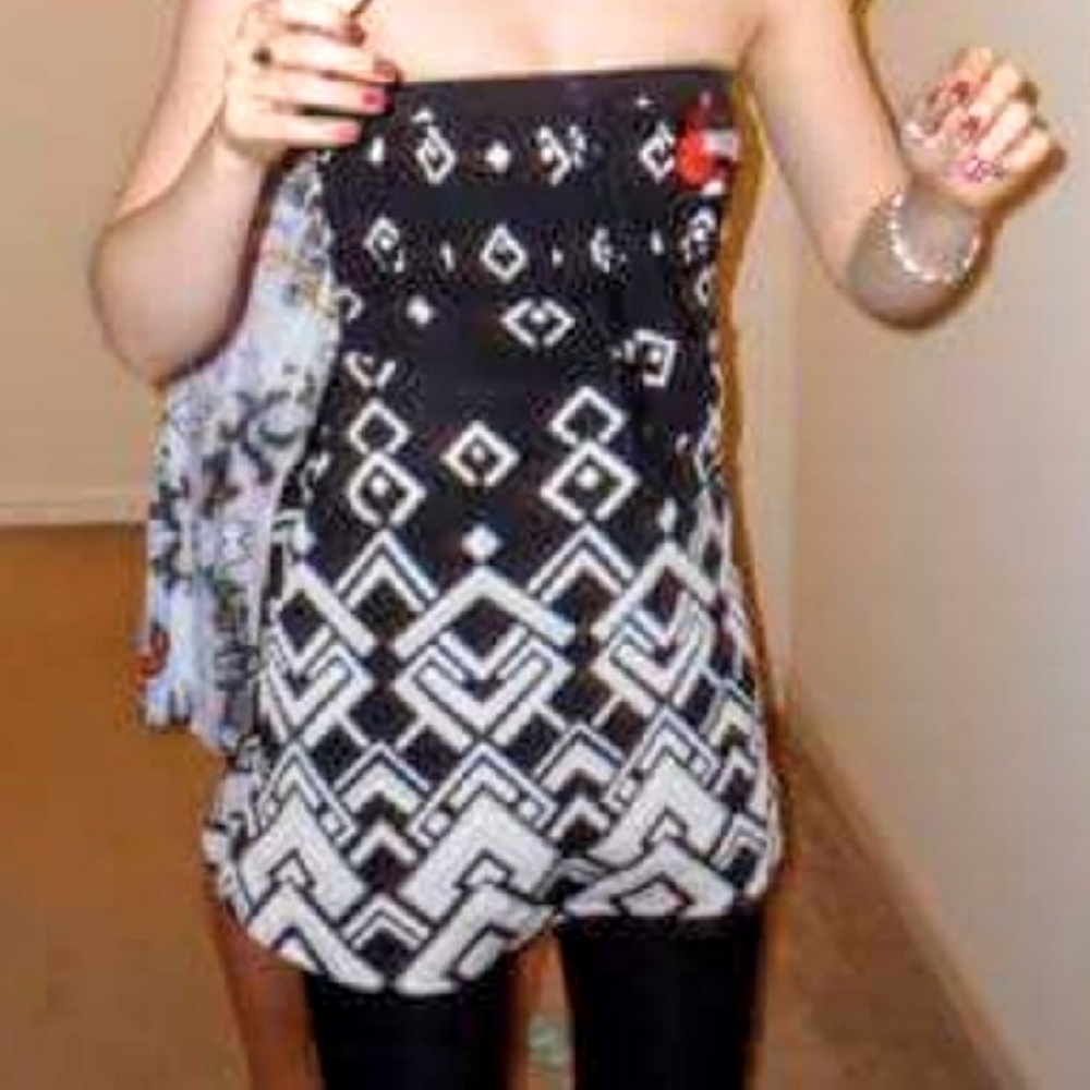 White House Black Market Geometric Strapless Top